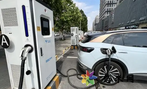 新能源汽车充电能坐车里吗 新能源汽车充