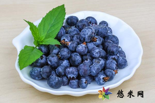 蓝莓果肉是什么颜色 蓝莓是白色吗？
